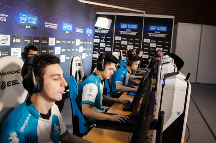 亚裔双子星状态不再 Cloud9沉入鱼塘