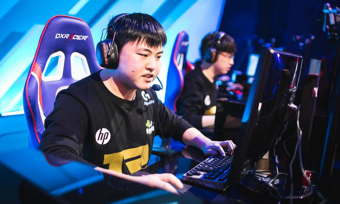 uzi 1489049034y8w.jpg