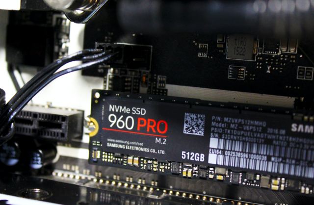 三星960系列固态硬盘让你快人一步！ 